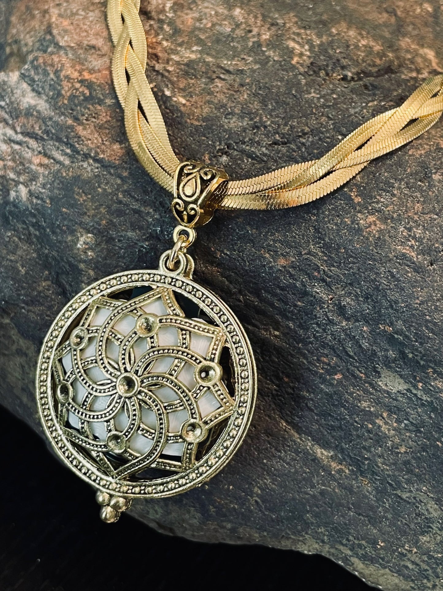 Helios Pendant - Inferno/Rapunzul