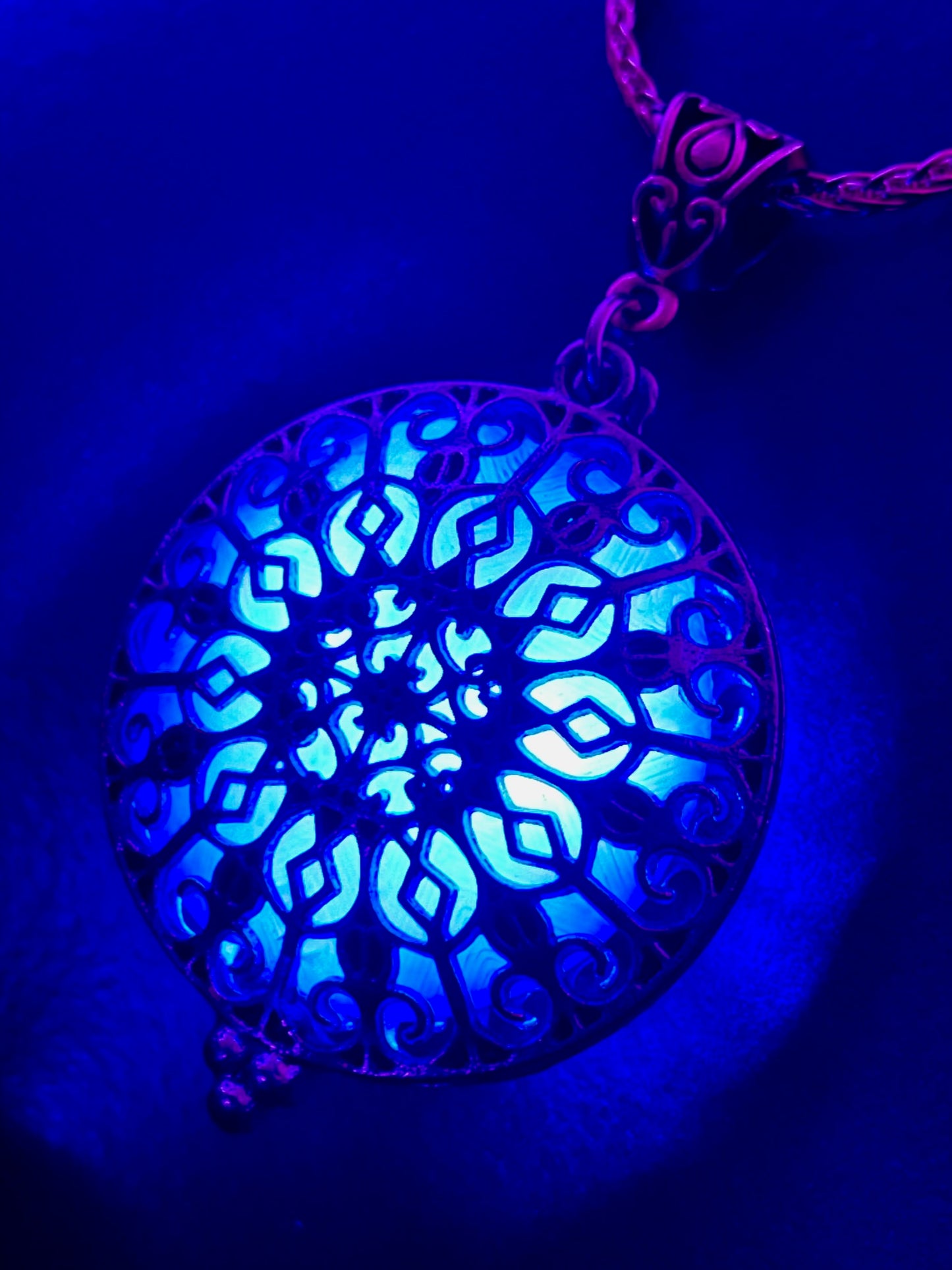 Cathedral Pendant - Abyss/Celtic