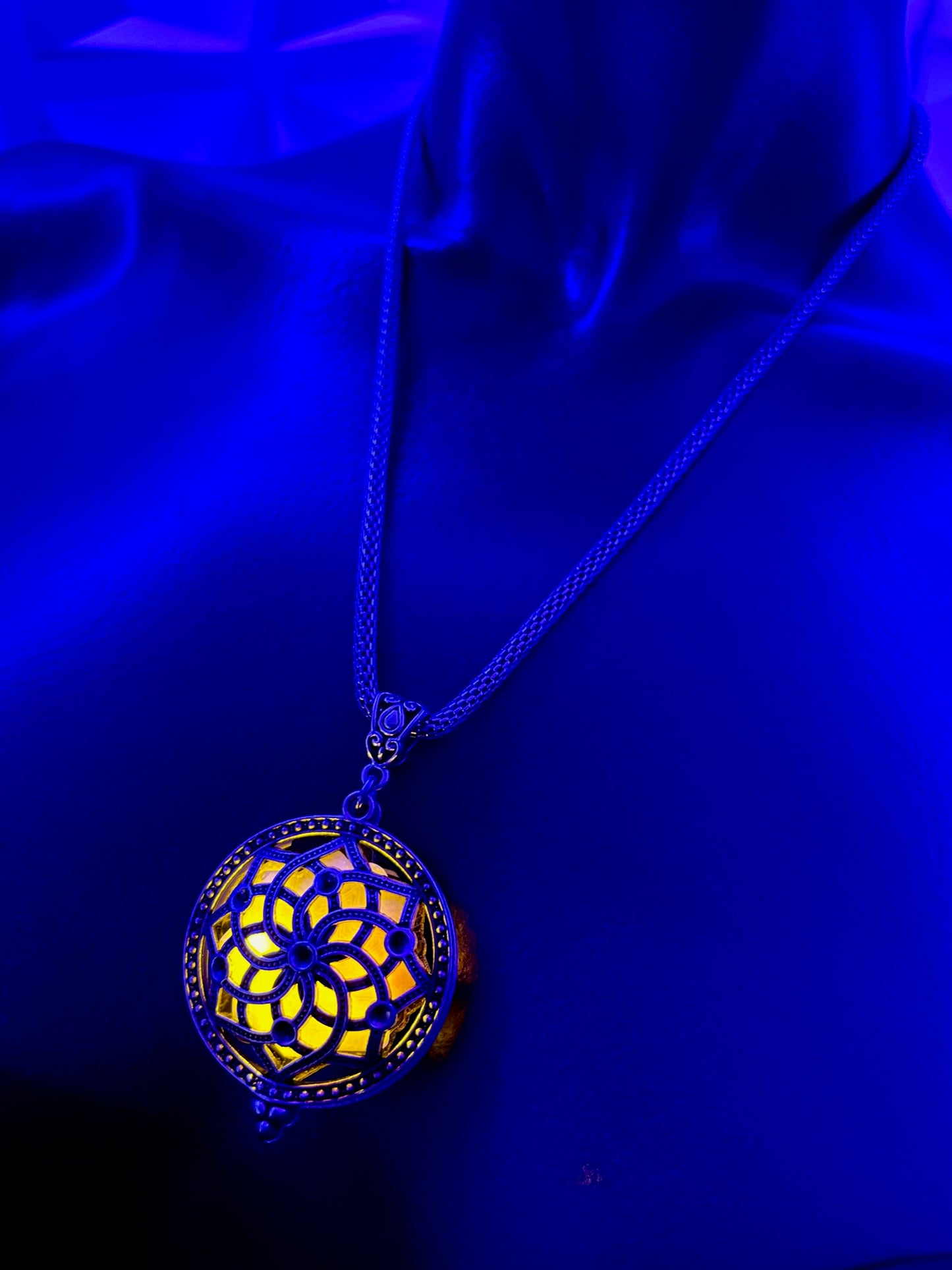 Helios Pendant - Ritual/Python