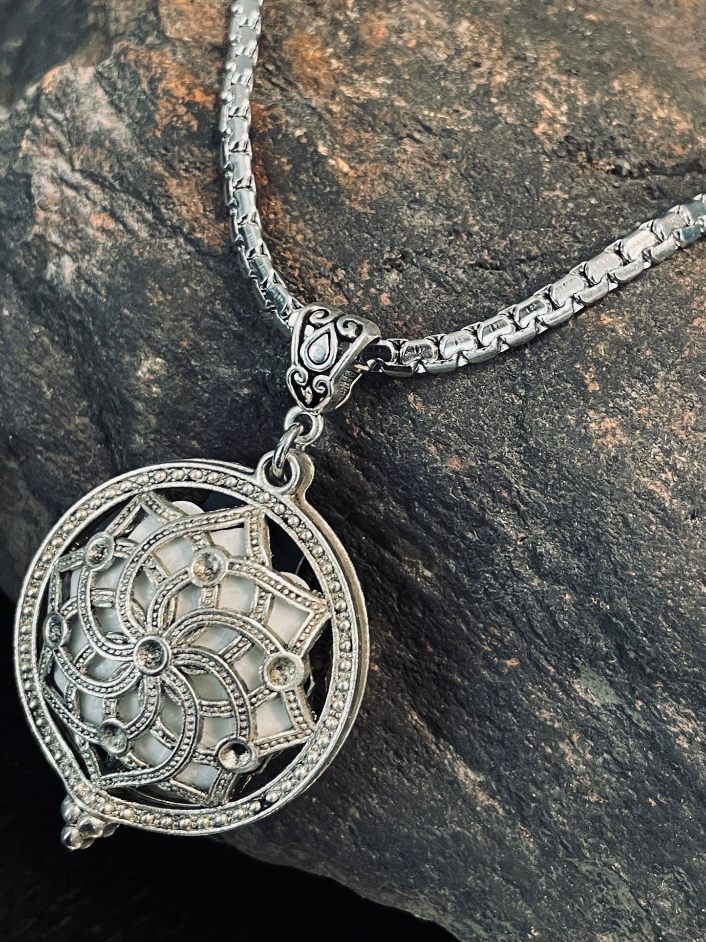 Helios Pendant - Flourish/Stagger