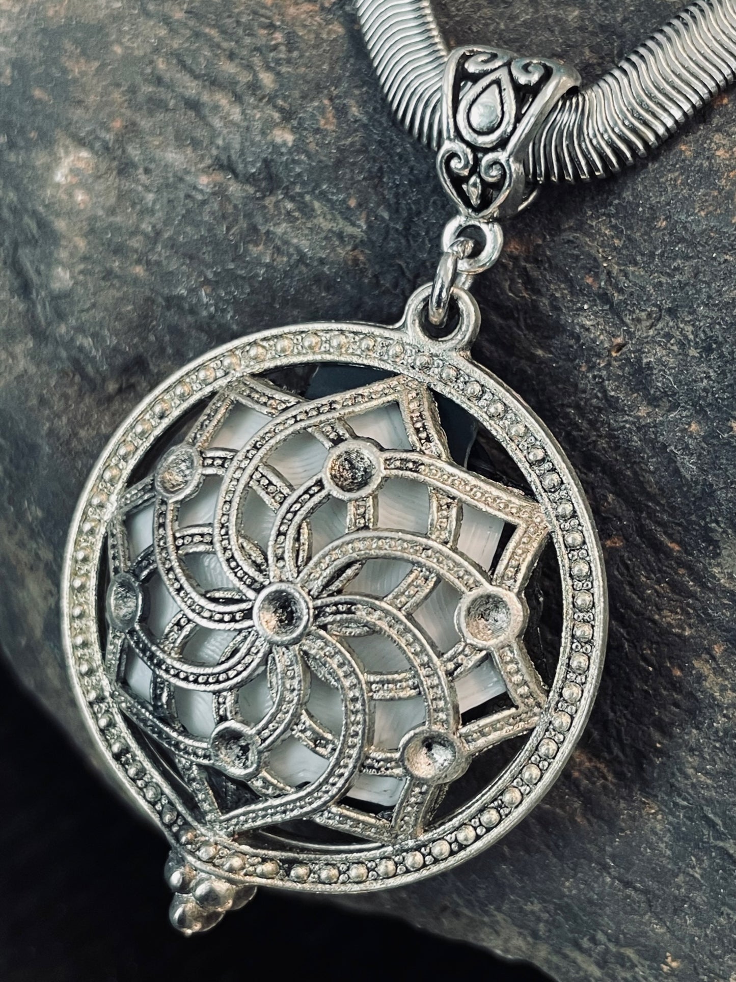 Helios Pendant - Sunset/Cobra