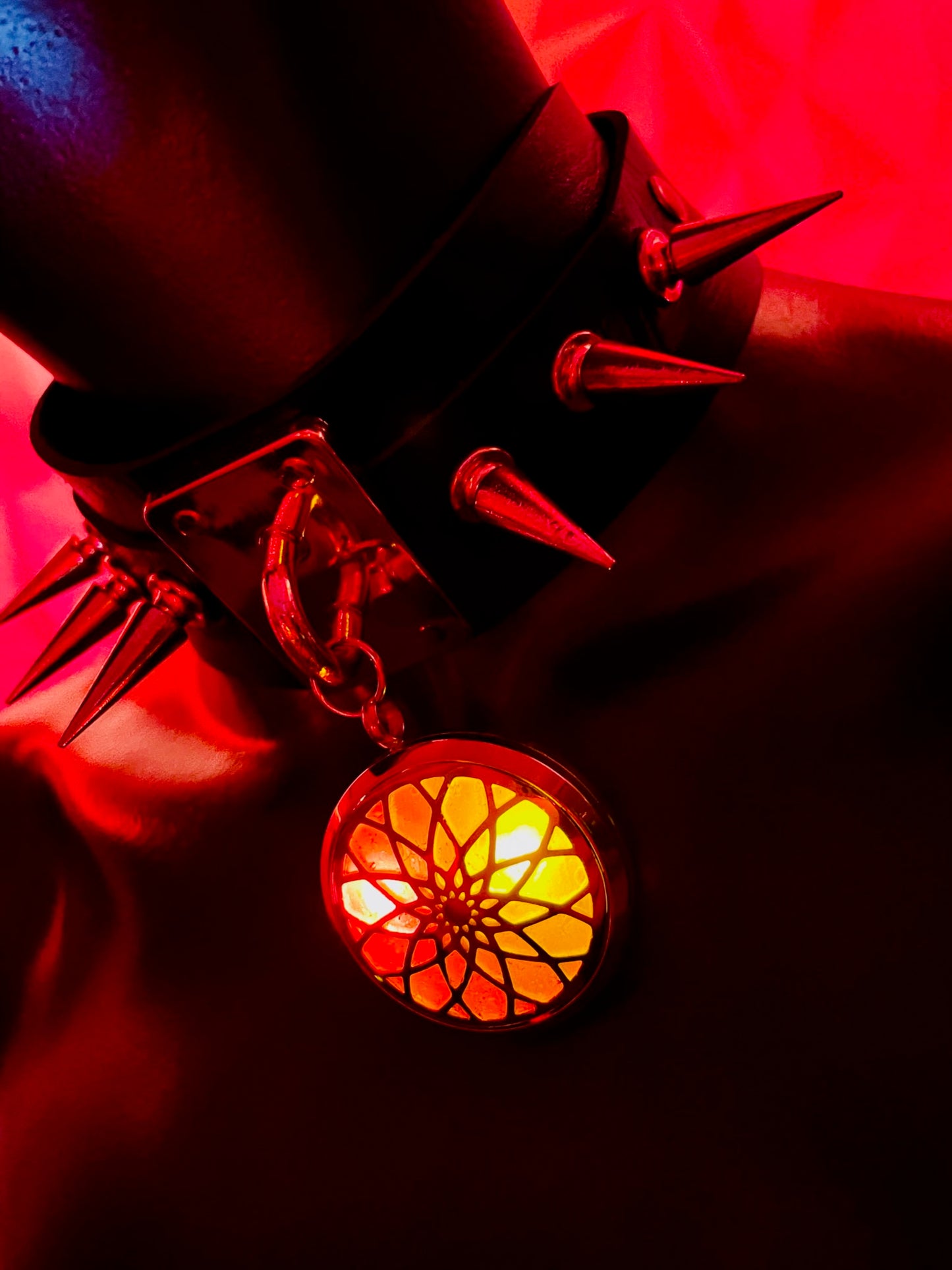“Smolder” Spike Choker