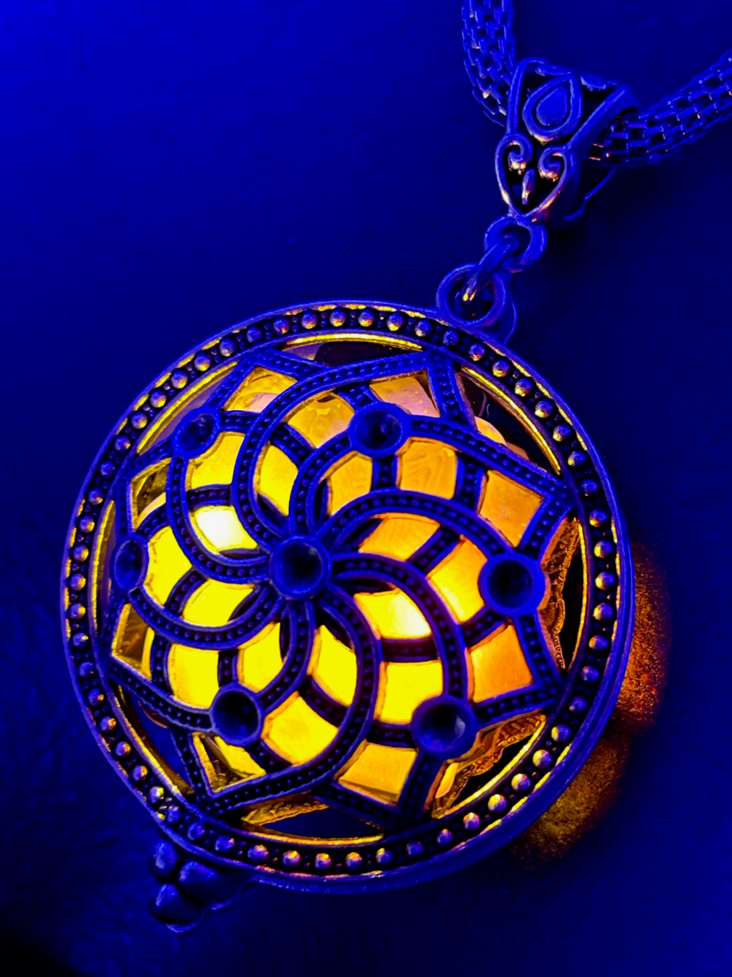 Helios Pendant - Ritual/Python
