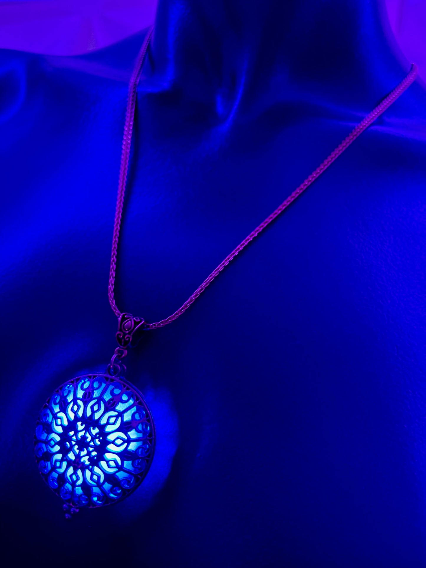 Cathedral Pendant - Abyss/Celtic