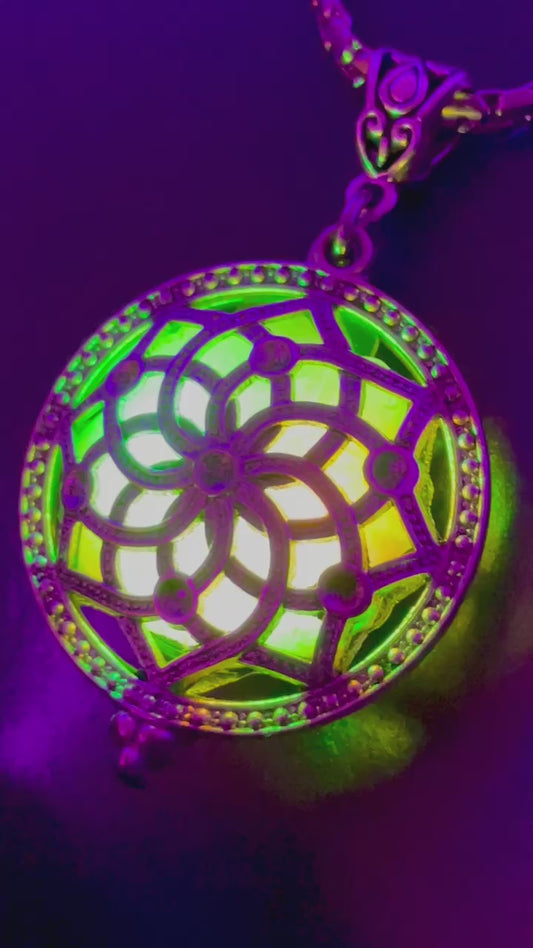 Helios Pendant - Flourish/Stagger