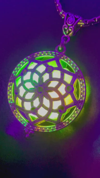 Helios Pendant - Flourish/Stagger